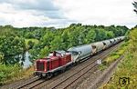 212 007 vor einem leeren Kalkzug nach Horlecke am Einfahrsignal von Fröndenberg. (04.09.2012) <i>Foto: Joachim Schmidt</i>