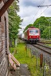Statt der beiden 181er war diesmal 120 143 der Martin Schlünß Eisenbahnlogistik Wankendorf (SEL) an dem freitäglichen Containerzug DGS 52568 nach Wanne-Eickel, der hier am Museums-Stellwerk "Rn" in Rendsburg vorbeifährt. (22.05.2026) <i>Foto: Thorsten Eichhorn</i>