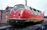Die Hammer V 200 083 zeigt sich im Bw Hagen-Eckesey. Im Hintergrund fährt gerade eine Bestwiger 23er aus dem Hauptbahnhof. (05.1963) <i>Foto: Rolf Hahmann</i>