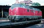 Das Erscheinen der Baureihe V 200.1 besiegelte das Ende der bayr. S 3/6 im schnellen und schweren Personenzugdienst auf der Allgäubahn zwischen Kempten (Allgäu) und Lindau. V 200 101 war am 27.11.1962 in Kempten in Dienst gestellt worden und blieb dort bis März 1971 beheimatet. Hier präsentiert sie sich auf der Drehscheibe in Lindau. (06.1964) <i>Foto: Rolf Hahmann</i>