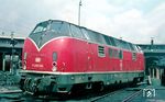 Nur gut zwei Jahre waren V 200.1 beim Bw Hamburg-Altona beheimatet. Auch V 200 134 war zwar vom 09.04.1965 bis 27.05.1967 in Altona stationiert, zum Aufnahmezeitpunkt gehörte sie aber bereits dem Bw Lübeck an. (07.1967) <i>Foto: Rolf Hahmann</i>