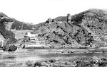 Vermeintlich 38 2366 vom Bw Kirn soll hier mit dem Nachtschnellzug D 246 (Berlin – Koblenz ab 8.24 Uhr – Trier) vor der Burgruine Bischofstein zwischen Hatzenport und Moselkern bei Burgen unterwegs sein.  (21.08.1930) <i>Foto: DLA Darmstadt (Bellingrodt)</i>