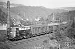 110 350 vom Bw Hamburg-Eidelstedt vor dem D 532 (Westerland/Sylt - Köln) bei Ennepetal. Auf der Marschbahn wurde der Zug damals noch von einer Altonaer 012 befördert. (21.09.1971) <i>Foto: Wolfgang Bügel</i>