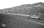 112 487 mit dem F 125 "Dompfeil" nach Hannover bei Ennepetal. (21.09.1971) <i>Foto: Wolfgang Bügel</i>