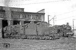 Dienstbeginn für 052 341 in ihrem Heimat-Bw Wuppertal-Vohwinkel. Rechts steht 094 730. (01.10.1971) <i>Foto: Wolfgang Bügel</i>