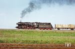 Die im Juli 1970 auf Ölfeuerung umgerüstete 50 0047 (ex 50 3669) mit einem Güterzug bei Angermünde. (12.05.1981) <i>Foto: Thomas Fischer</i>