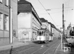 Tw 120 (MAN, Baujahr 1927) auf der Fahrt nach Zellerau in der Juliuspromenade mit Stift Haug. (10.1961) <i>Foto: Reinhard Todt</i>