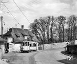 Tw 121 (MAN, Baujahr 1927) in der Endstation Oberzell. Sein Fahrgestell wurde 1960 für den GT-C 117 weiterverwendet.  (03.1958) <i>Foto: Reinhard Todt</i>