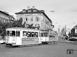 Tw 111 mit Bw 161 biegt am Barbarossaplatz in die Haugerpfarrgasse ab. (10.1961) <i>Foto: Reinhard Todt</i>
