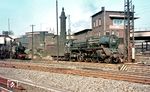 01 011, die ehemalige 02 001, trifft im Bw Hagen-Eckesey ein. Dahinter ist das alte Stellwerk "Hpf" zu sehen, das im Juli 1955 mit 165 Stelleinheiten in Betrieb ging und im Mai 1995 durch ein gleichnamiges EStw ersetzt wurde. (05.1963) <i>Foto: Rolf Hahmann</i>