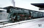 Bei frostigen Temperaturen wartet im Bahnhof Ansbach die Treuchtlinger 01 037 vor dem P 1363 nach Steinach (b Rothenburg o. d. Tauber) auf die Weiterfahrt. (01.1963) <i>Foto: Rolf Hahmann</i>