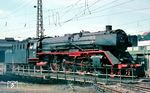 Die Trierer 01 079 wendet im Bw Saarbrücken. 3 Monate später, im November 1966, wurde sie abgestellt. (08.1966) <i>Foto: Rolf Hahmann</i>