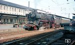 In Kaiserslautern Hbf rangiert 01 079 vom Bw Ludwigshafen (Rhein) einen Postwagen. (09.1963) <i>Foto: Rolf Hahmann</i>
