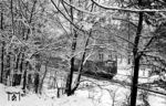 Winter in Berlin mit einem S-Bahnzug der als Bauart 'Stadtbahn' bezeichneten Serie der Bauarten 1927, 1929 und 1930 (später ET 165). (02.1968) <i>Foto: Jürgen Hagemann</i>