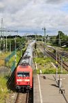 Zwischen Düsseldorf und Köln war wieder der Wurm drin: In Langenfeld (Rhld) wechselt 101 040 mit dem IC 2013 nach Oberstdorf von den Ferngleisen auf die S-Bahn. (03.06.2026) <i>Foto: Joachim Bügel</i>