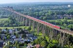 Der mit 135 Minuten verspätete EC 397 aus Kobenhavn auf der Rendsburger Hochbrücke. (26.05.2026) <i>Foto: Joachim Schmidt</i>