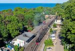 Der Bahnhof Göhren ist heute Endbahnhof der Rügenschen BäderBahn (RüBB) und befindet sich unweit der Ostsee. Dort startet gerade 99 1781 mit dem P 232 nach Putbus.  (28.05.2026) <i>Foto: Joachim Schmidt</i>