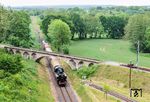 Zwischen Bergen auf Rügen und Lauterbach Mole pendelte 86 1333 (mit 142 001 am anderen Zugende). Der Zug erreicht gerade den Bahnhof Putbus. (31.05.2026) <i>Foto: Joachim Schmidt</i>