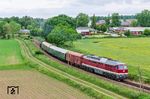 142 001 (mit 86 1333) vor dem Pendelzug nach Bergen auf Rügen bei Lauterbach. (31.05.2026) <i>Foto: Joachim Schmidt</i>