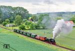 99 4652 dampft mit dem RüBB-Traditionszug aus dem Haltepunkt Beuchow, ca. 1,5 km vor Putbus. (31.05.2026) <i>Foto: Joachim Schmidt</i>