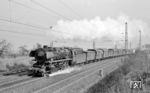 Die Kasselaner 44 1264 mit Dg 5132 auf dem Weg nach Frankfurt Hgbf in Frankfurt-Bonames. (06.03.1966) <i>Foto: Reinhard Gumbert</i>