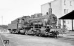 Am Montag, den 21. März 1966, gab es für 55 3632 nicht viel zu tun. Nach 48 Dienstjahren durfte sie sich auch eine kurze Pause in ihrem Heimat-Bw Frankfurt/M-2 gönnen. Im Juli 1966 wurde sie noch nach Dillenburg umstationiert. (21.03.1966) <i>Foto: Reinhard Gumbert</i>