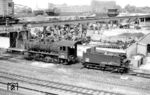 Bei der Fa. W. Trapp im Frankfurter Osthafen wartet 55 3730 (zuletzt Bw Hanau) auf ihre Verschrottung. (19.05.1966) <i>Foto: Reinhard Gumbert</i>