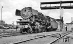 Regelmäßige Gäste im Bw Paderborn waren die 03.10 aus Hagen-Eckesey. Kurz vor dem Ende der gesamten Baureihe bei der DB besuchte 03 1021 das Bw Paderborn. (28.05.1966) <i>Foto: Reinhard Gumbert</i>