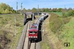 Anschließend konnte der Zug in Thekla erneut aufgenommen werden, als sich 250 195 von der Güterumgehungsbahn auf die Strecke nach Eilenburg und Torgau einfädelte.  (28.04.2026) <i>Foto: Ralf Opalka</i>