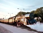 03 0058 hat in Stralsund den abendlichen D 558 nach Berlin übernommen. (31.05.1977) <i>Foto: Dieter Kempf</i>