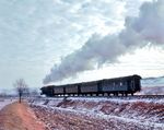 023 020 dampft mit dem N 7527 bei Elpersheim in Richtung Weikersheim davon. (14.12.1974) <i>Foto: Dieter Kempf</i>