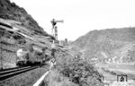 V 200 029 (Bw Hamm/Westf) mit E 722 (Münster/Westf - Frankfurt/M) am Bank-Tunnel bei St. Goar. (07.1958) <i>Foto: Ernst Winter</i>