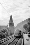 Eine Vierereinheit VT 08 fährt als Ft 8/28 "Rheinblitz" durch St. Goar. (07.1958) <i>Foto: Ernst Winter</i>