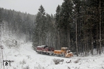 199 872 der Harzer Schmalspurbahnen GmbH (HSB) unterwegs mit einem Schneepflug bei Drei-Annen-Hohne. (21.01.2012) <i>Foto: Joachim Bügel</i>