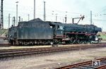 01 138 wurde am 4. Juni 1935 im Bw Breslau in Dienst gestellt. Im November 1960 erhielt sie im Ausbesserungswerk Frankfurt-Nied einen Verbrennungskammer-Kessel (AW Nied 263), Mischvorwärmer Bauart 1957 und Einfachventil-Heißdampfregler. Seit 1958 war sie in Hannover stationiert, die Aufnahme entstand im Bw Hannover Hgbf. Im Umnummerungsplan von 1968 war sie noch als "001 138-7" vorgesehen, die EDV-Nummer erhielt sie jedoch nicht mehr. (07.1967) <i>Foto: Rolf Hahmann</i>