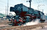 01 154 (Bw Nürnberg Hbf), die mit einem Mischvorwärmer der Bauart Henschel MVR, Turbopumpe VTP-B 250 und Verbrennungskammer ausgerüstet war, im Bw Stuttgart Hbf. Die Leistung der Lok konnte dadurch von 2240 PS (Regelausführung) auf 2450 PS gesteigert werden. (05.1964) <i>Foto: Rolf Hahmann</i>