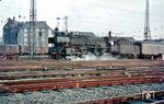 01 176 (Bw Paderborn) fährt mit E 315 (Köln - Altenbeken - Göttingen) aus Hagen Hbf. (09.1963) <i>Foto: Rolf Hahmann</i>