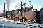 01 1056 beim Wasserhalt vor dem E 687 nach Rheine im Bahnhof Paderborn. Der Kleidung des Heizers nach muss es an diesem Tag sehr kalt gewsen sein. (01.1968) <i>Foto: Rolf Hahmann</i>