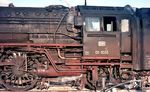 Die Kasselaner 01 1056 sprang meist als Ersatzlok ein, wenn die 10 001 vor ihrer letzten planmäßigen Zugleistung des E 687 (Kassel - Rheine) ausfiel. Seit dem 5. Januar 1968 wartete man allerdings vergeblich auf die 10, denn sie erlitt an diesem Tag einen Treibstangenbruch, der in der Folge zu ihrer Abstellung führte. In Paderborn steht die 'Ersatzlok' 01 1056 vor dem E 687. (01.1968) <i>Foto: Rolf Hahmann</i>
