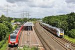 In Leverkusen-Rheindorf begegnen einander 422 055 als S 30658 nach Köln-Worringen und RRX 462 055 nach Hamm (Westf). (10.06.2026) <i>Foto: Joachim Bügel</i>