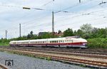 Nach rund fünfjähriger Restaurierung ist der dieselhydraulische Verbrennungstriebwagen VT 18.16.07/10 (Bauart Görlitz) wieder auf öffentlichen Gleisen unterwegs. Anfang Mai 2026 fuhr er zur einer Präsentation nach Leipzig und wurde in Leipzig-Wiederitzsch abgepasst. (05.05.2026) <i>Foto: Ralf Opalka</i>
