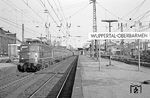110 429 vom Bw Köln-Deutzerfeld fährt mit dem D 246 (Warszawa - Berlin - Hannover - Köln - Paris) in Wuppertal-Oberbarmen ein, wo der Zug einen Halt um 15.14/15 Uhr hatte. (23.02.1972) <i>Foto: Wolfgang Bügel</i>