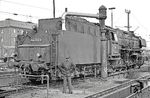 Auch 044 660 (44 1660) war eine Gastlok aus Gelsenkirchen-Bismarck, die ihre Wasservorräte im Bw Wanne-Eickel ergänzt. (20.03.1972) <i>Foto: Wolfgang Bügel</i>