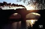Eine Lok der CSD-Reihe 387.0 dampft über den Negrelli-Viadukt in Prag. (12.10.1967) <i>Foto: Chris Gammell, Slg. A. Sinn</i>