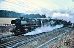 Die Osnabrücker 44 326 und 44 1315 befördern gemeinsam einen Güterzug bei Vehrte. (15.03.1968) <i>Foto: Chris Gammell, Sgl. A. Sinn</i>