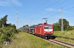 143 055 der Wedler Franz Logistik Potsdam (WLF) mit einem beladenem Autozug (Skoda-Autos) in Jesewitz zwischen Eilenburg und Taucha. (28.05.2026) <i>Foto: Ralf Opalka</i>