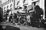 Am 16.02.1939 war die Darmstädter 18 538 in Olching bei München in einen Zusammenstoß mit einer E 04 verwickelt und stürzte um. Anschließend wurde sie zu Krauss-Maffei nach München gebracht (Foto) und dort wieder aufgearbeitet. (1939) <i>Foto: Werkfoto</i>