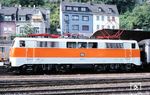Die der S-Bahn Rhein-Ruhr zugeteilten Maschinen der Baureihe 111 (111 111 bis 111 188) wurden in der S-Bahn-Lackierung reinorange (RAL 2004) und kieselgrau in Dienst gestellt. Bis zum S-Bahn-Einsatz wurden die Lokomotiven im regulären Nahverkehr eingesetzt. So kam die Düsseldorfer 111 124 mit einem Nahverkehrszug aus Köln bis Koblenz Hbf. (19.09.1979) <i>Foto: Rolf Hahmann</i>