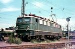 Die Mehrfrequenzlok E 320 11 war während ihrer gesamten Einsatzzeit von 1960 bis 1978 in Saarbrücken stationiert und lief dem Fotografen dort auch vor die Linse. (08.1966) <i>Foto: Rolf Hahmann</i>