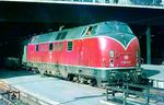 Die Lübecker V 200 147 hat in Hamburg Hbf den D 343 "Hamburg-Express" nach Stockholm am Haken und wird ihn bis Puttgarden bringen. (09.1966) <i>Foto: Rolf Hahmann</i>